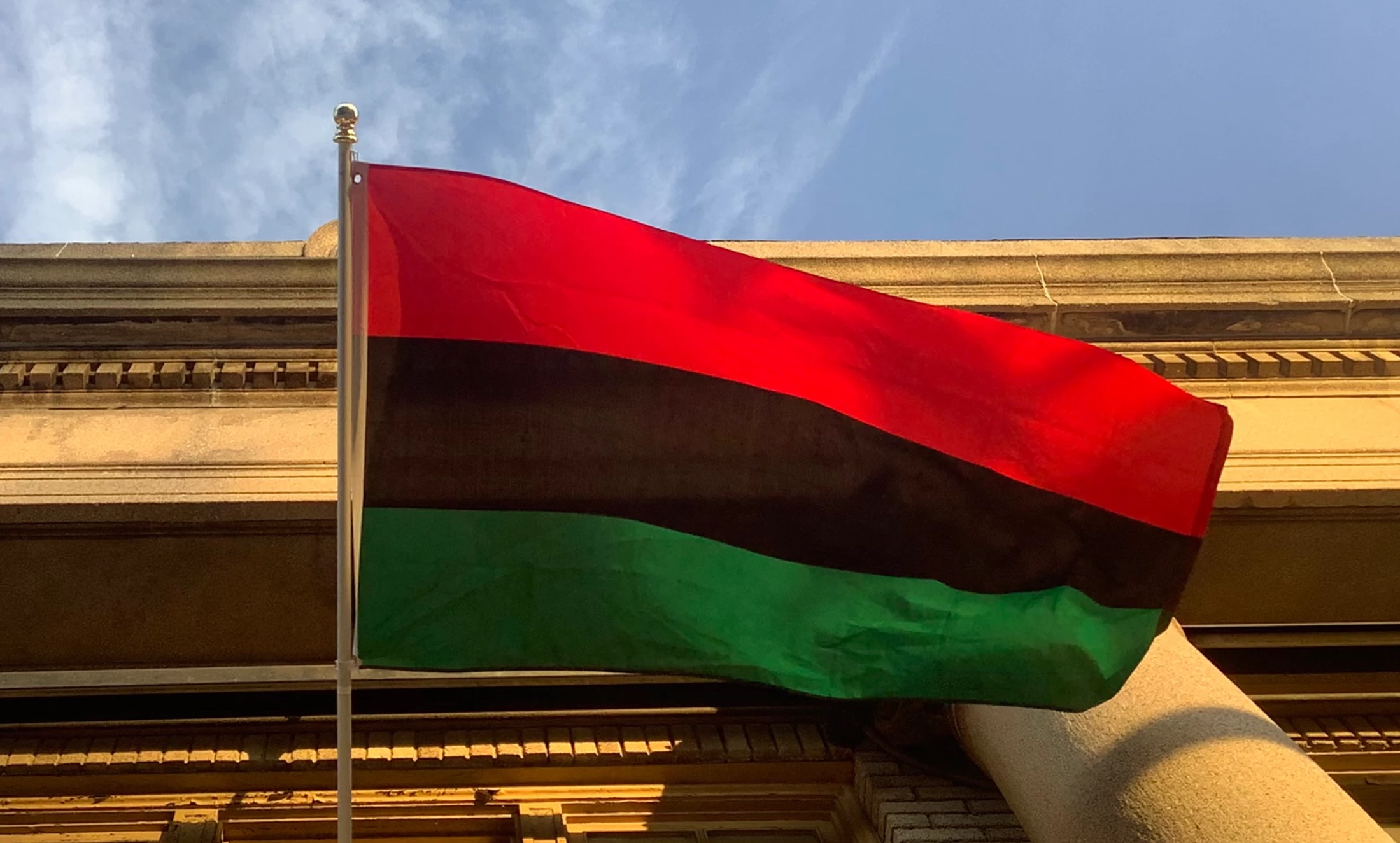 10e250_54f63f71d8de4859b70665659ec6d16a_mv2-copy